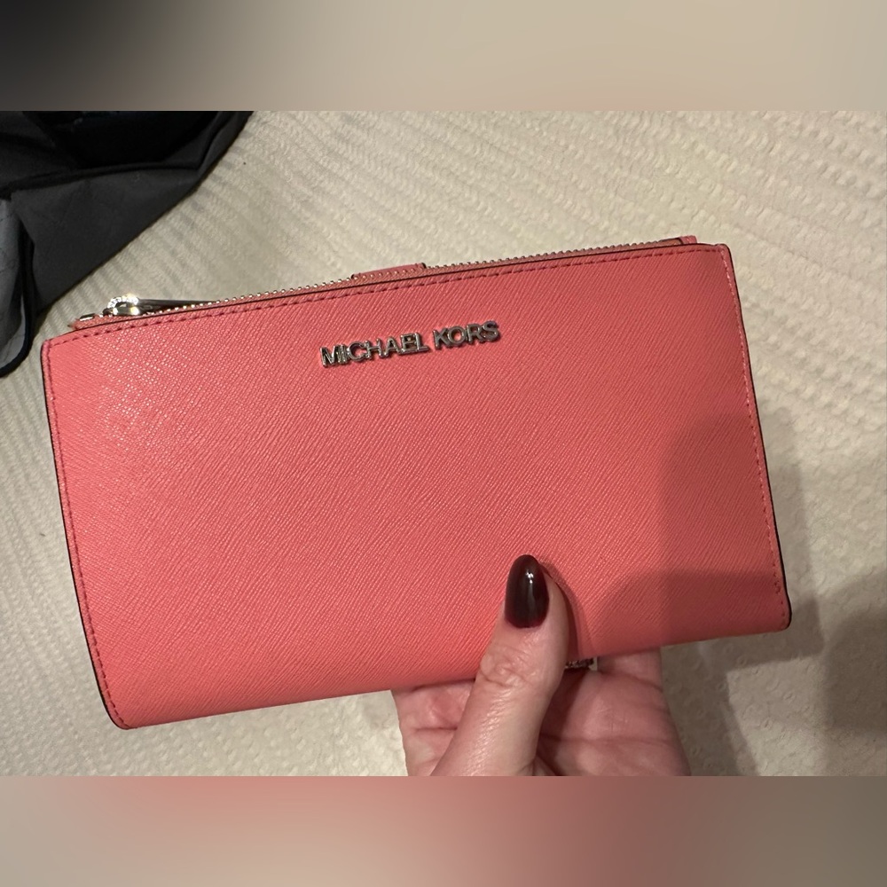 Michael Kors Zip Wallet